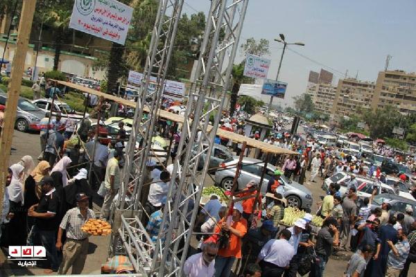 انفجار أنبوب برابعة العدوية يثير الذعر بين المتظاهرين