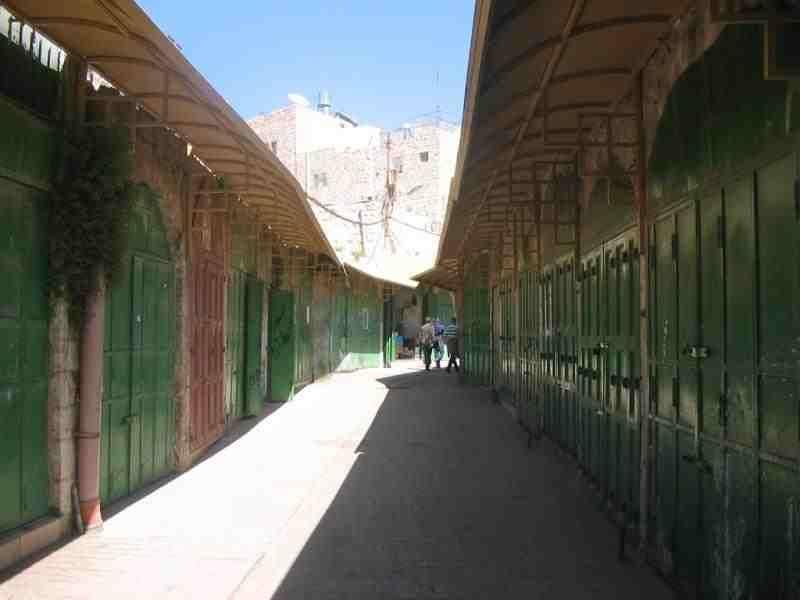 الانقلاب يدرس إعادة قرار حكومة قنديل بإغلاق المحلات 8 مساء