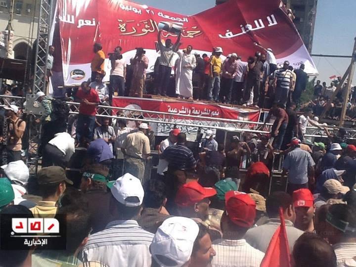 مسيرة من طلاب الأزهر تصل لمليونية “رابعة العدوية”