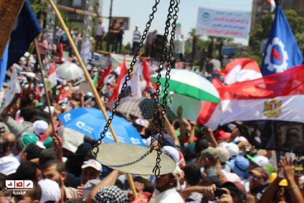 متظاهري لا للعنف يشكلون”قوات لمكافحة الشغب”