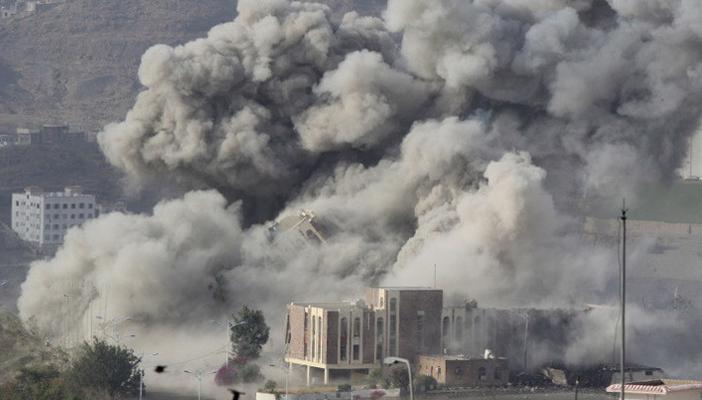 يمنيون: 20 ضربة جوية نفذتها طائرات التحالف على عدة مناطق مساء أمس