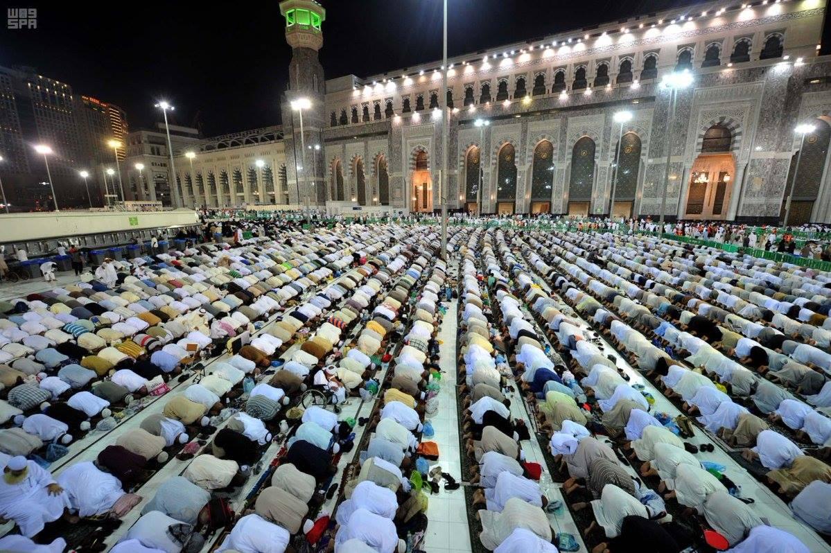 بالصور.. كيف أحيا المسلمون ليلة الـ 27 من رمضان حول العالم؟