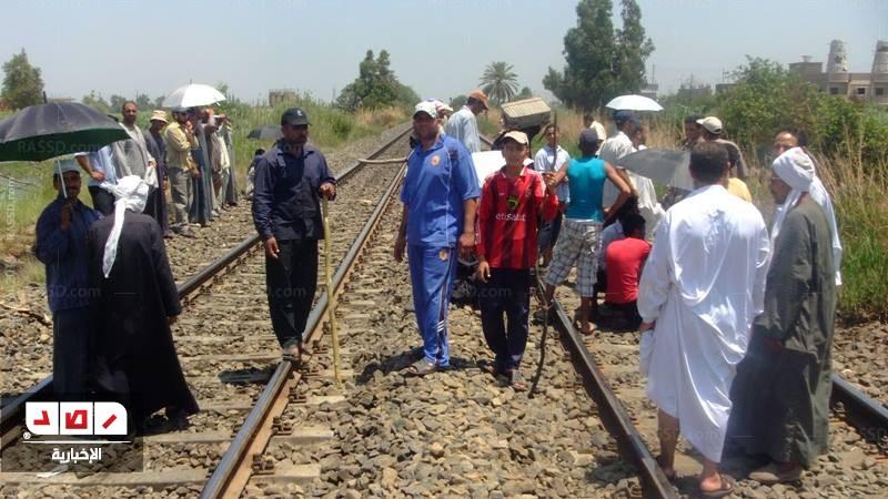 إيتاي البارود.. قطع السكك الحديدية  لنقص مياه الري