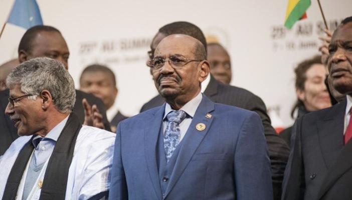 حكومة جنوب إفريقيا تنفي تورطها في مؤامرة حول مغادرة البشير لأراضيها