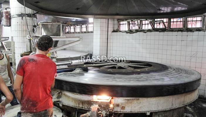 بالصور.. مراحل صناعة الكنافة بالمصانع