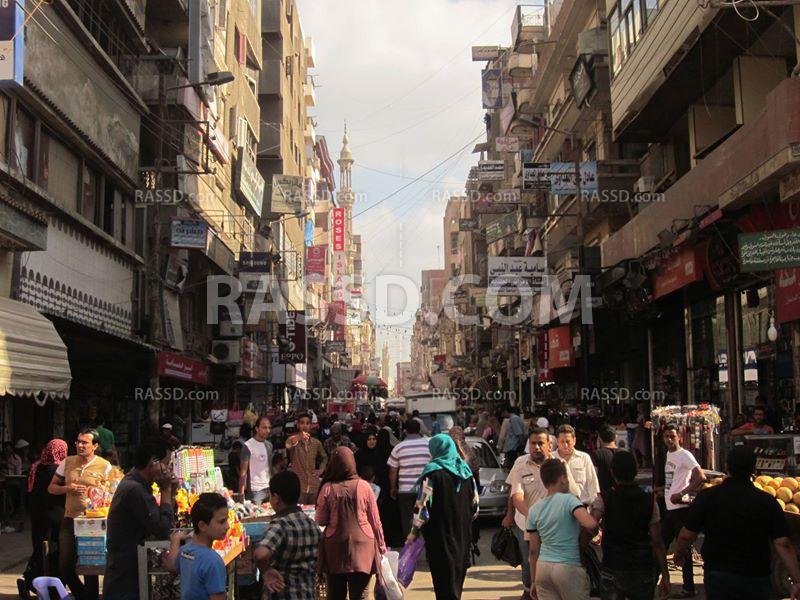 الباعة الجائلين بالمنصورة يعودون للأرصفة رغم استمرار الحملات