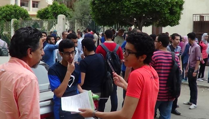 بالصور.. تداول أسئلة امتحان الجبر بعد دقائق من بدء اللجنة