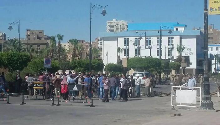 ﻭﻗﻔﺔ ﻟﻌﻤﺎﻝ “ﻣﺼﺮ إﻳﺮﺍﻥ للنسيج” بالسويس لوقف مخطط غلق الشركة