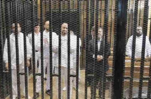 تأجيل محاكمة الرئيس مرسي بقضية “الاتحادية” لـ25 يونيو