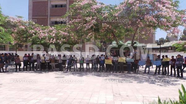 طلاب جامعة أسيوط يطالبون بالإفراج عن المعتقلين