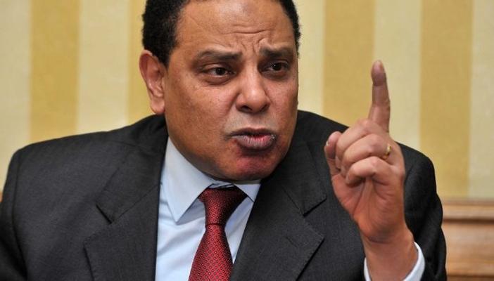 الأسواني ساخرًا: قلوبنا مع الشعب الألماني المحروم من القضاء الشامخ