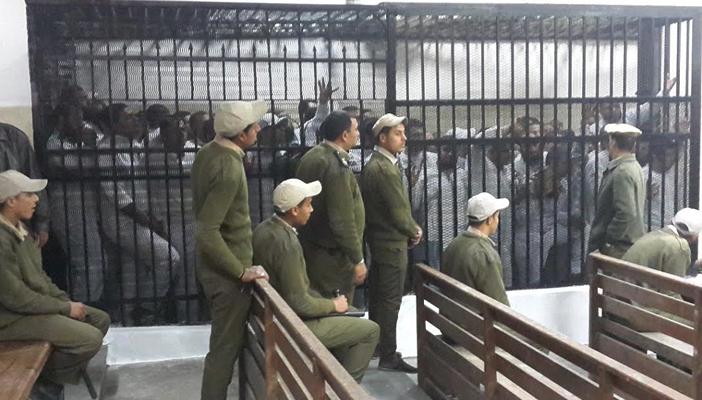 الإندبندنت: الشباب المصري يُعذبون وعائلاتهم دونهم في رمضان