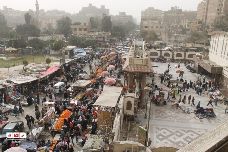 الباعة الجائلون يخترقون الكاردون الأمني لمحطة مترو حلوان