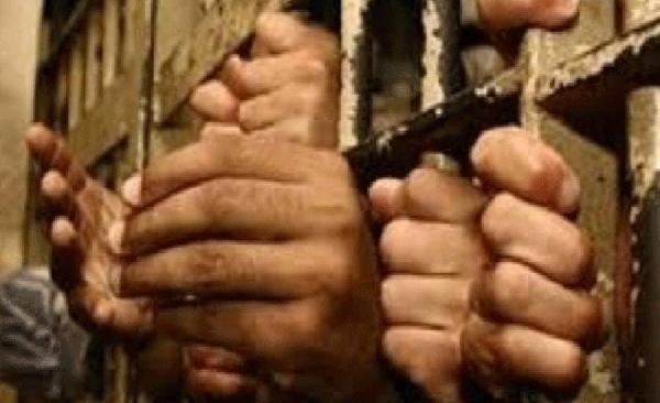 أهالي معتقلي أسوان يتوعدون مقدم بملاحقته بعد تهديده لذويهم