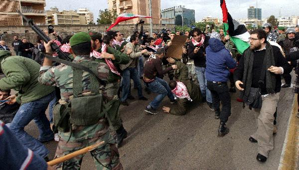 سفارة بيروت: تدعو المصريين إلي الابتعاد عن أماكن التوتر بها