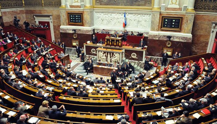 برلمان فرنسا يصدر قانونًا لتوسيع سلطات التنصت على المواطنين