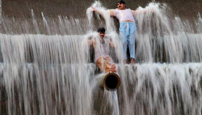 بالصور.. عدد ضحايا موجة الحر في باكستان خلال رمضان يتجاوز الألف