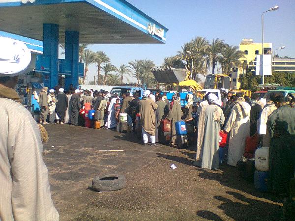 التموين:السيطرة على محطات وقود بأسيوط وعقوبات للمخالفين