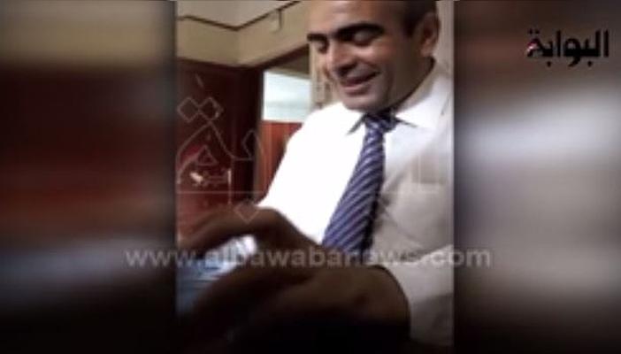 أستاذ جامعة دمنهور صاحب فيديو الرشوة: دي فلوس كتب.. والإبراشي:أنت مجرم