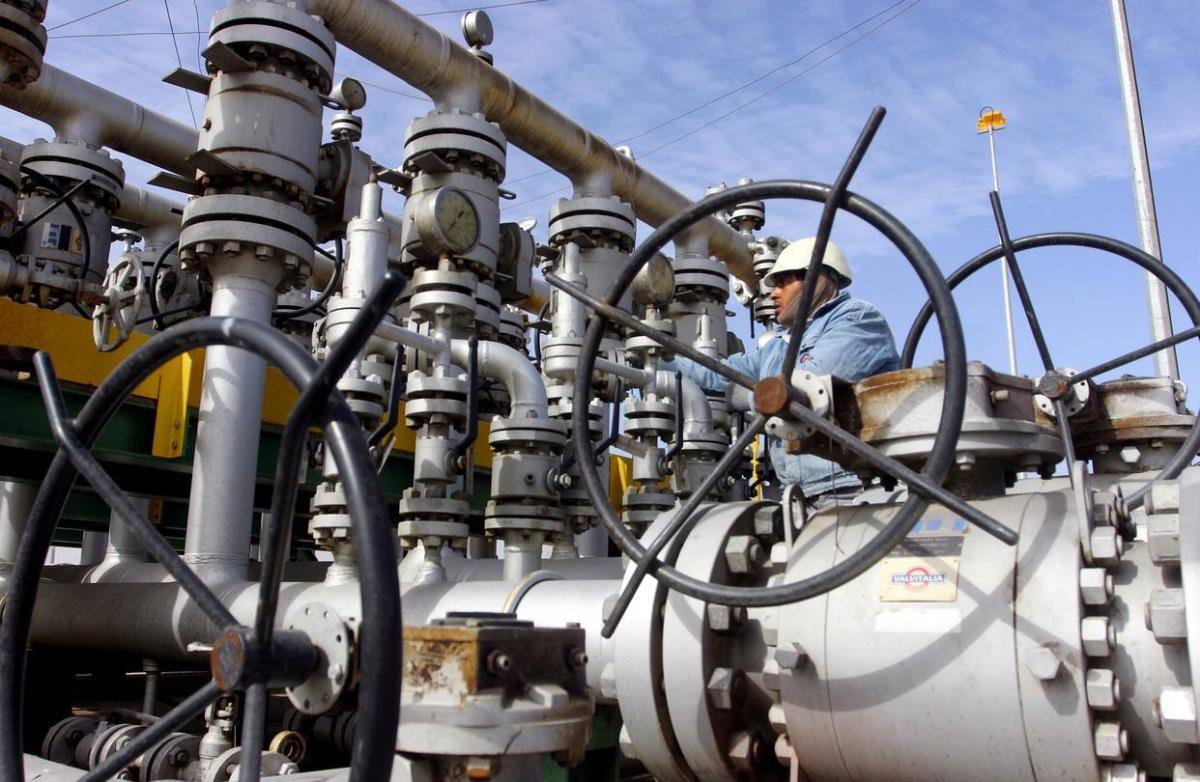 عقب تراجع الدولار.. ارتفاع أسعار النفط عالميا