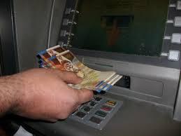 إضراب عام بقطاع غزة احتجاجا على عدم صرف  الحكومة للرواتب