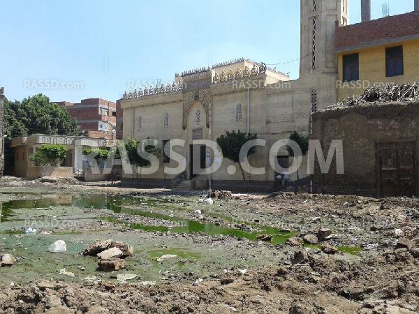 مسجد الشهداء في الزقازيق يغرق بمياه الصرف الصحي