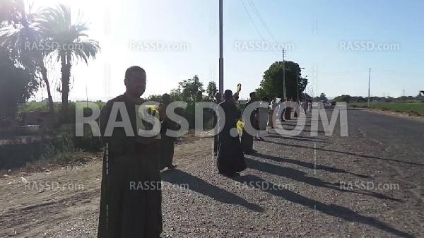 سلسلة بشرية بـ”الأقصر” رفضا للانقلاب العسكري