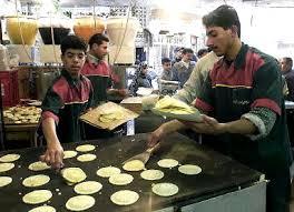 “القطائف والكنافة” بأسعار السياسة