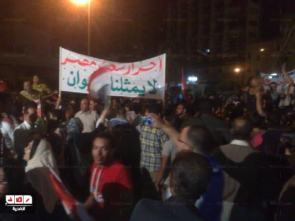 تظاهر العشرات أمام مبنى محافظة الدقهلية