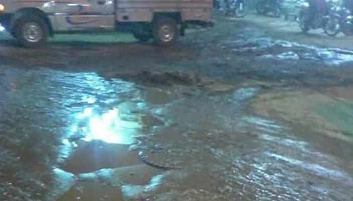 عزوف المصلين عن صلاة التراويح بمسجد الزهور ببني سويف بسبب الصرف الصحي