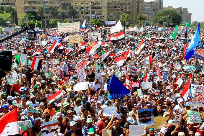 الهدوء يسود “رابعة العدوية” وفتح مداخل ومخارج الميدان للسيارات