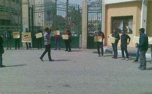 وقفة لطلاب جامعة الفيوم تنديدا باستمرار حبس زملائهم