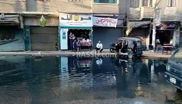 المجاري تغرق “بلبيس” والنشطاء يسخرون: بيرطبوا الجو