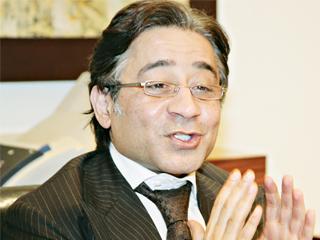 براءة عز واثنين آخرين من تهمة احتكار الحديد