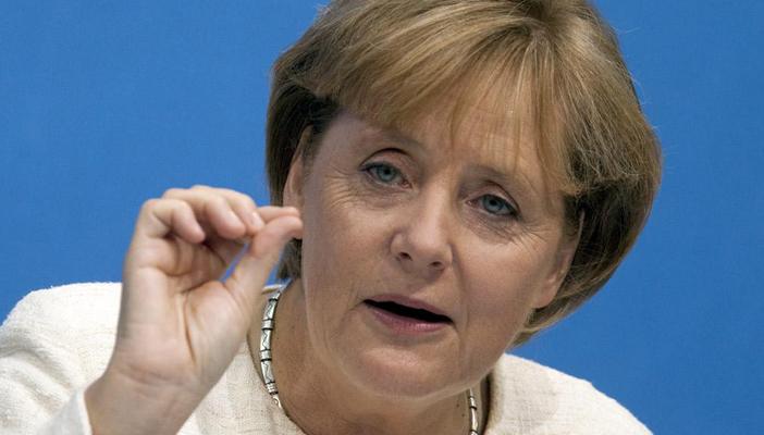 ألمانيا ترفض منح اليونان “مساعدة جديدة” قبل الاستفتاء