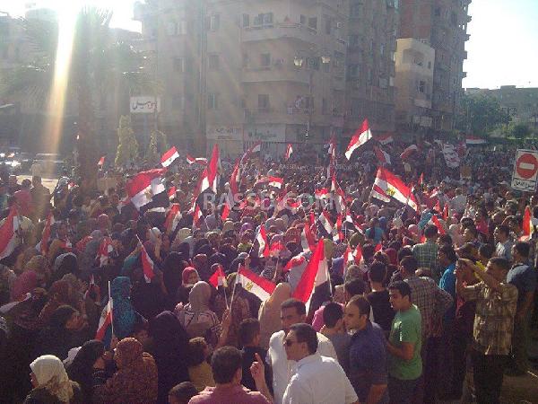 إنضمام عمال المحلة لتظاهرات الرحيل