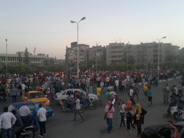 الإسماعيلية:متظاهرون يعلنون استقلال المحافظة عن حكم الإخوان