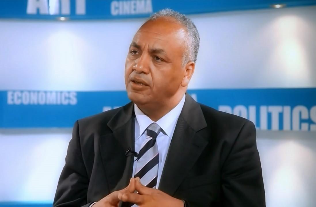 مصطفي بكري يطالب بفرض ضرائب على إعلانات مواقع التواصل الاجتماعي