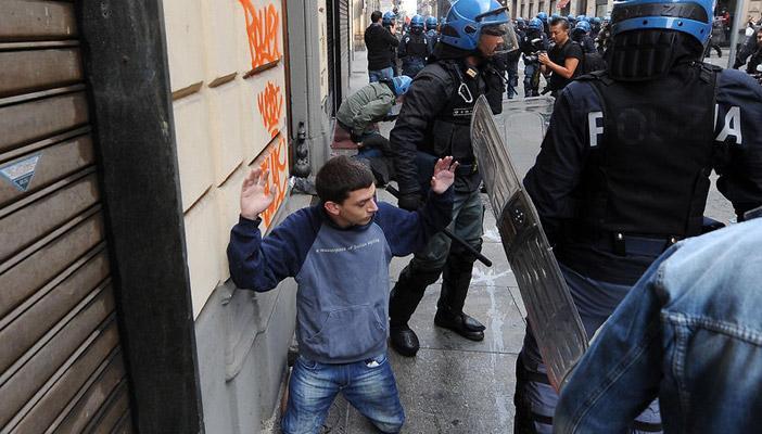 إيطاليا.. اعتقال 10 أشخاص كانوا يستعدون للسفر للقتال في سوريا