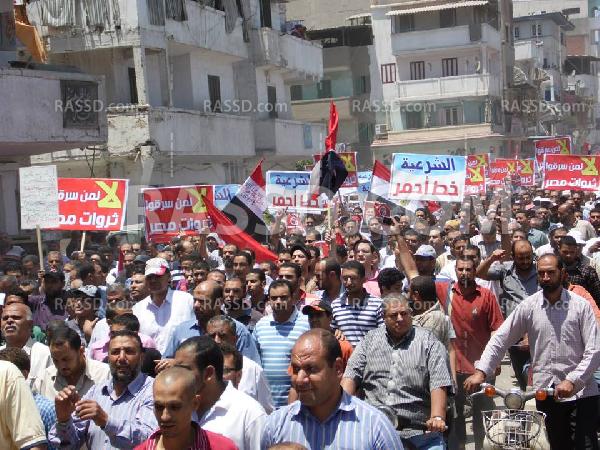 الآلاف يخرجون في مسيرة لتأييد الرئيس بدمياط