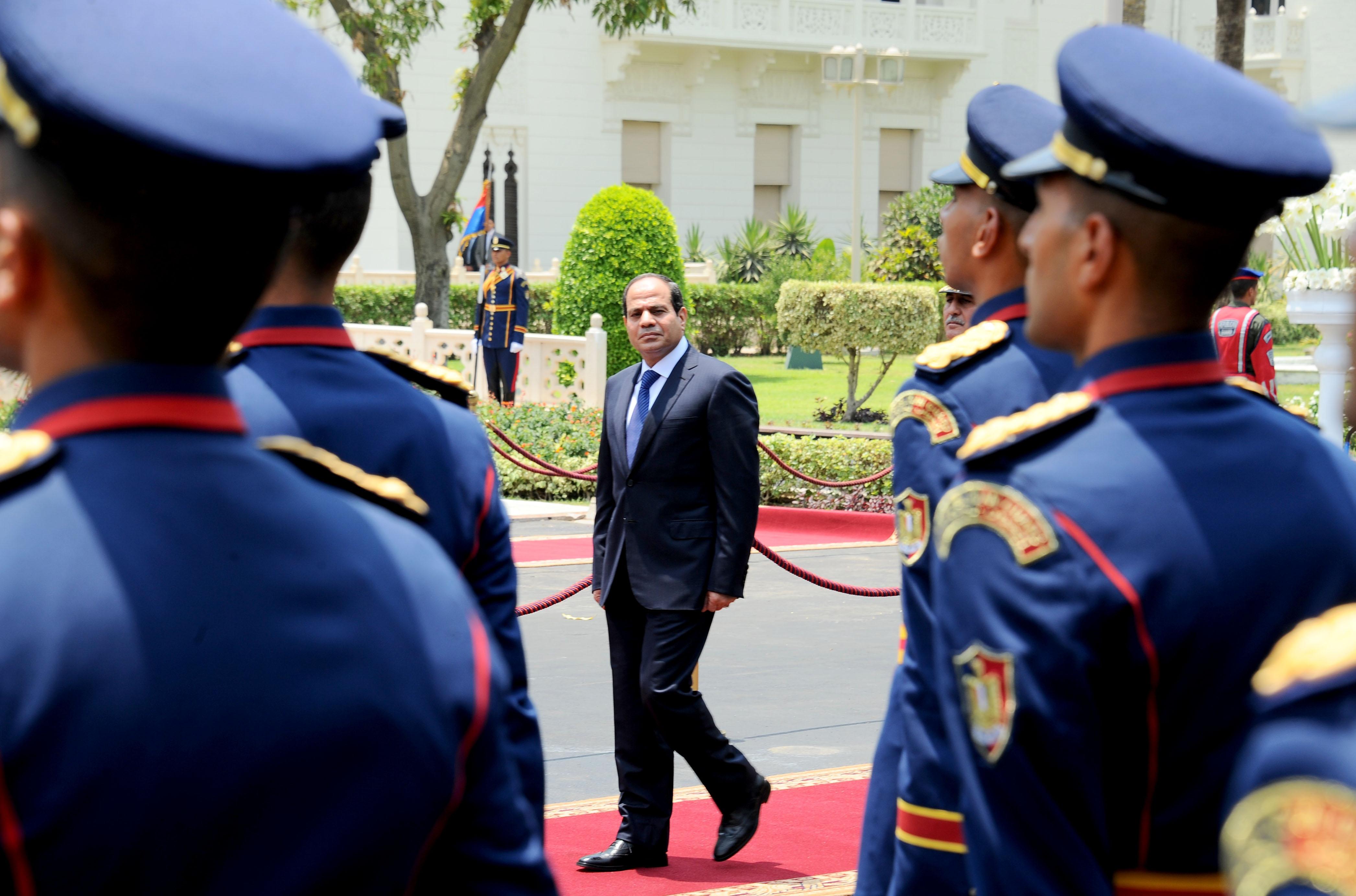 سبعة أسئلة للسيسي