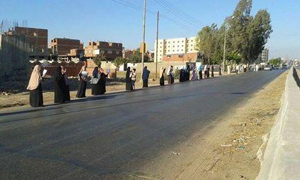 سلسلة بشرية في السنطة بالغربية رفضا لحكم العسكر