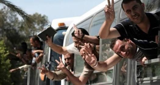 مسؤول “إسرائيلي”: حماس تشترط الإفراج عن 50 أسيرًا قبل بدء المفاوضات