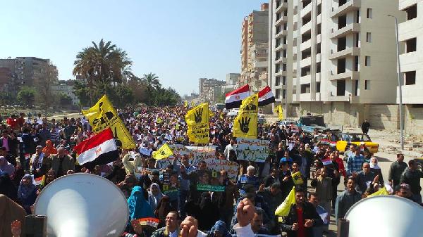 مسيرة حاشدة بناهيا بالجيزة رفضًا لحكم العسكر