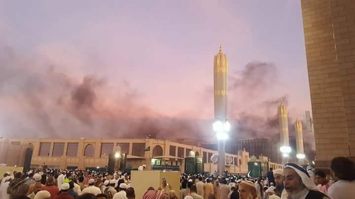 احتشاد المصلين بالحرم النبوي رغم التفجيرات.. وإدانات دولية للحادث