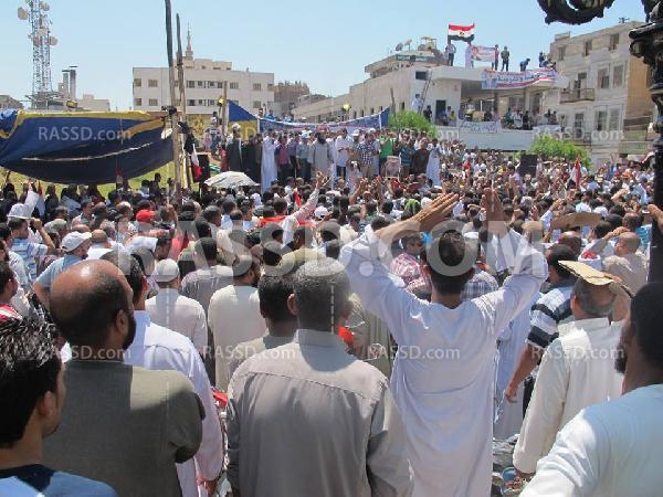 تظاهر عشرات الآلاف من قبائل قنا تأييدا للرئيس مرسي