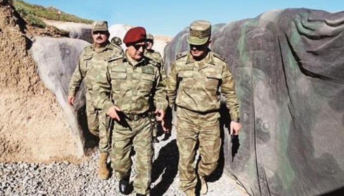 قائد القوات الخاصة التركية يزور المنطقة الحدودية مع سوريا