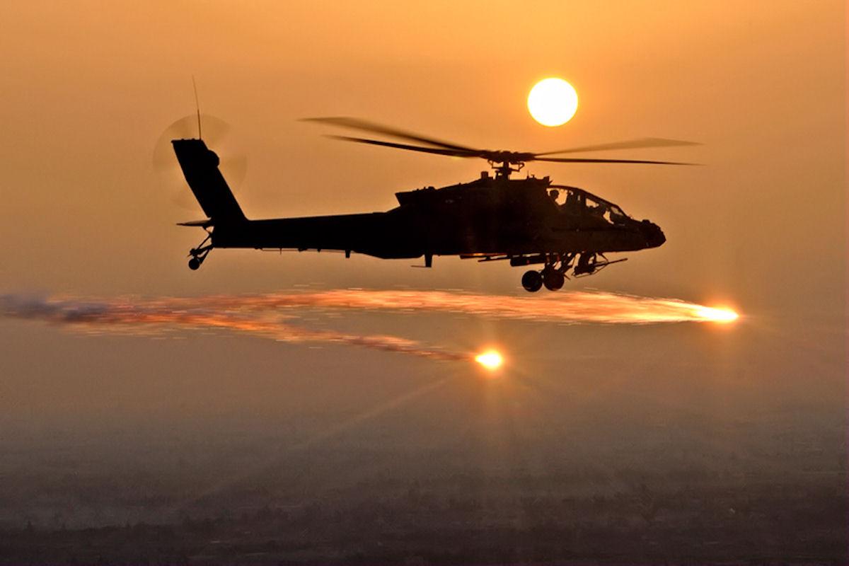 “الأباتشي” تقصف الشيخ زويد بثلاث صواريخ