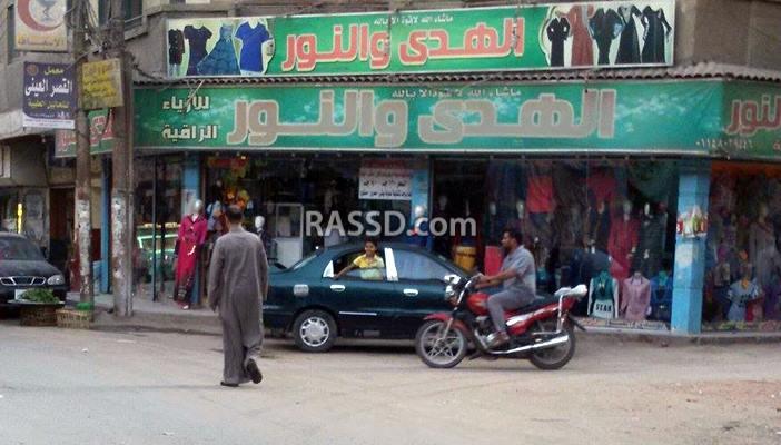 إقبال على أسواق الملابس في الفيوم.. و”الصيني” يكسب