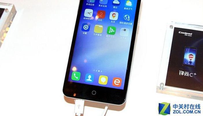 شركة Coolpad تعلن عن هاتفها الجديد Fengshang C+